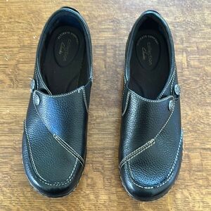 Clarks Women’s Black Leather Shoes, size 9.5 wide
